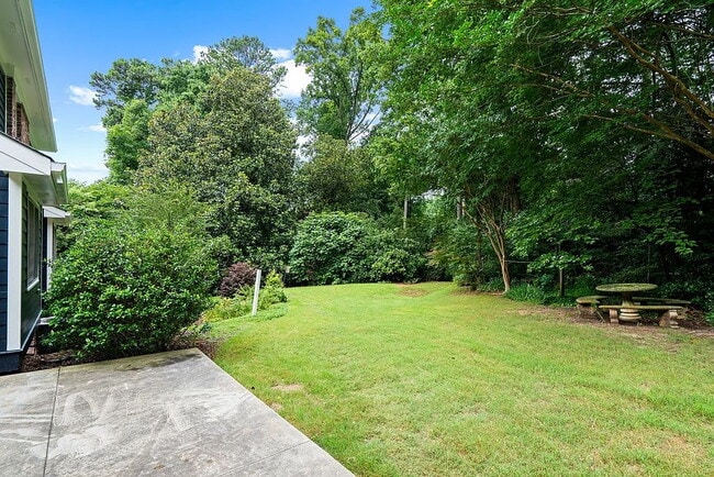 Building Photo - 2340 Castleridge Ct