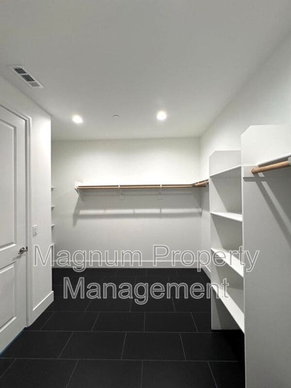 Building Photo - 25061 River Peak Dr