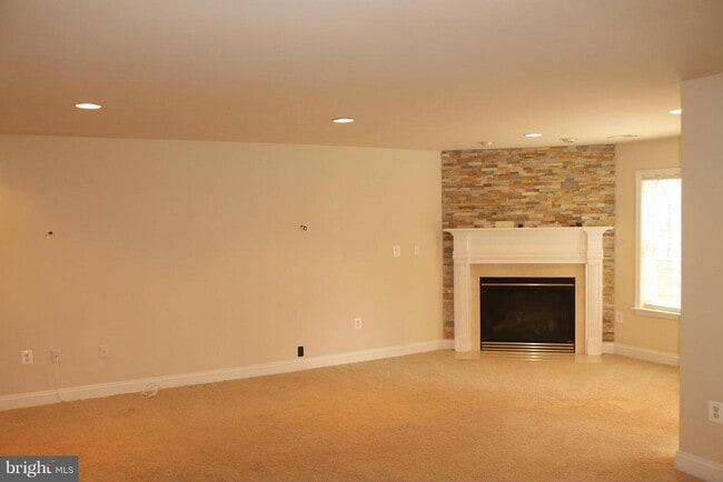Building Photo - 47567 Royal Burnham Terrace