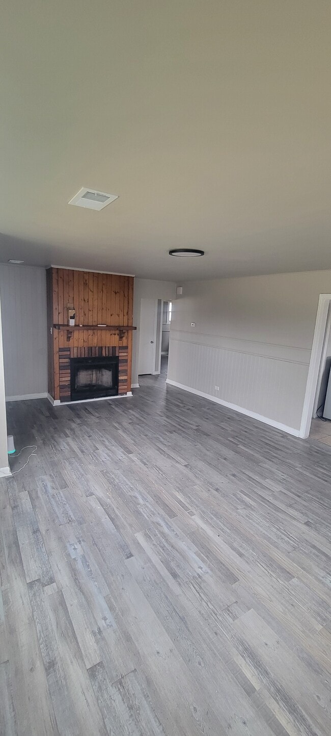 Building Photo - 235 Indianwood Blvd