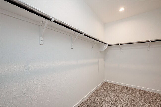 Building Photo - 3264 Voda Bnd Dr