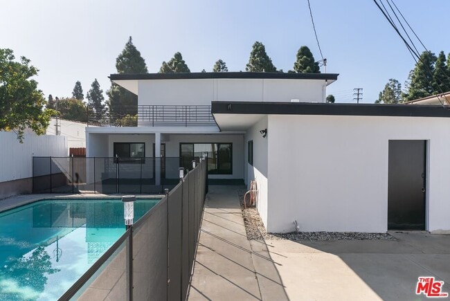 Building Photo - 4020 La Salle Ave