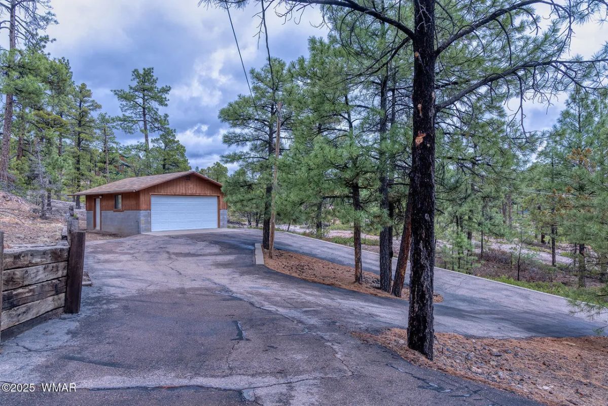 Building Photo - 6373 Manzanita Dr