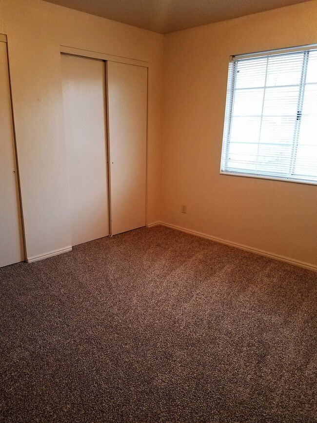 Building Photo - 3 Bedroom Condo With Pool and Views