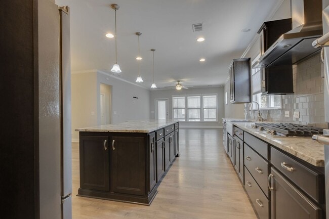 Building Photo - Spacious 3 Bed 2 Bath -The Landings At New Riverside