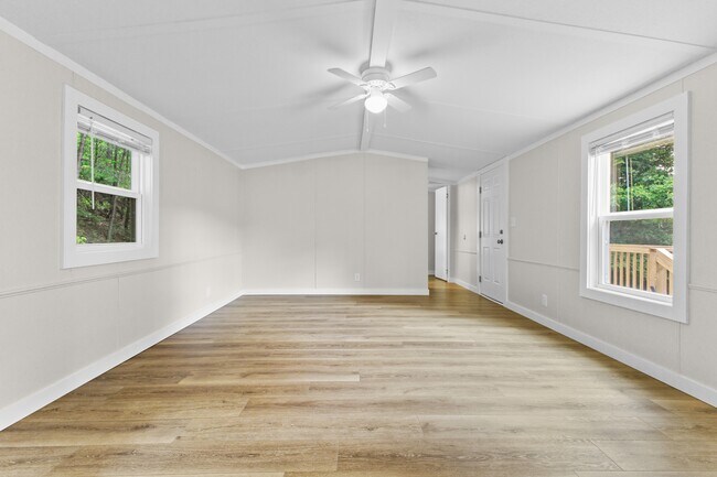 Building Photo - 206 Primrose Rd