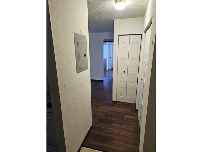 Building Photo - 10 12th Ave NE