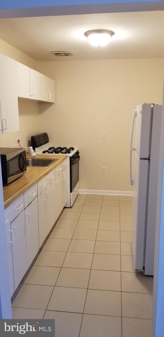 Building Photo - 5204 Newton St