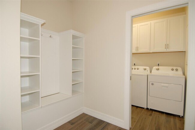 Building Photo - 4628 Pinehurst Trl E