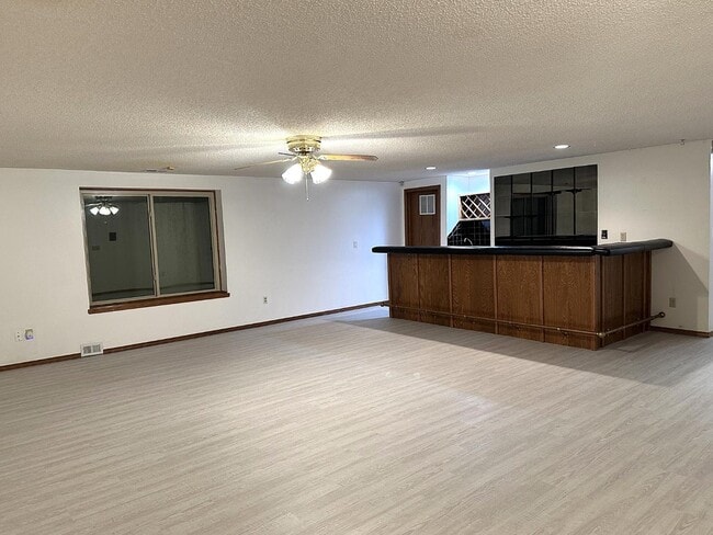 Building Photo - 8541 E Mount Vernon St