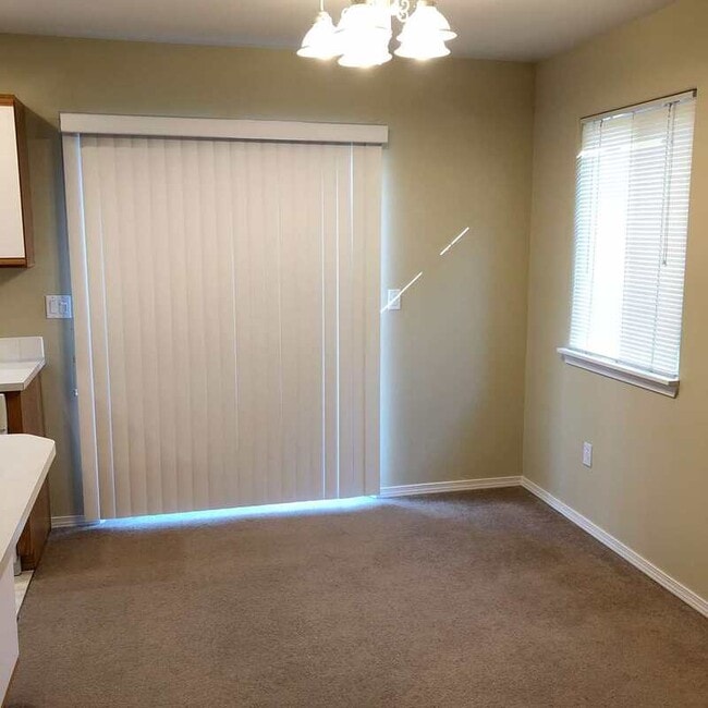 Building Photo - 1973 SW Canyon Dr