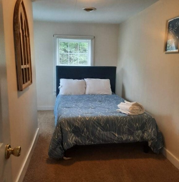 Building Photo - 761 King St