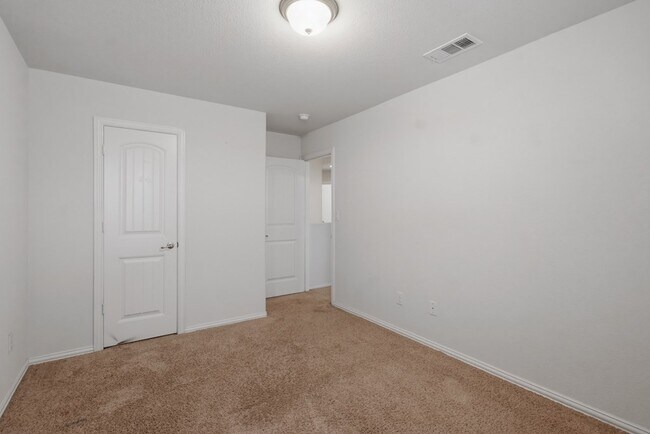 Building Photo - 6910 Kate Reed Dr