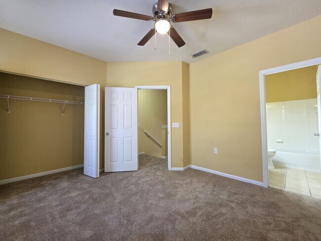 Building Photo - FOR RENT, 2 bedroom 2.5 bathroom townhouse