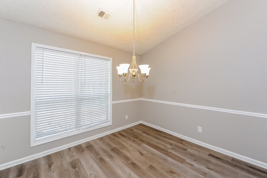 Building Photo - 5015 River Rock Way