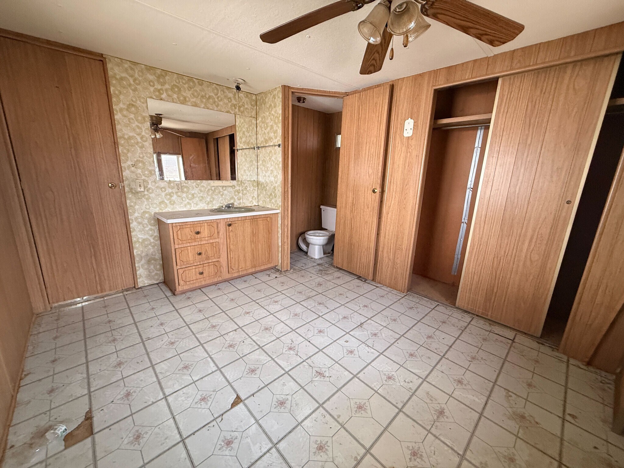 Building Photo - 3601 E Wyoming Ave