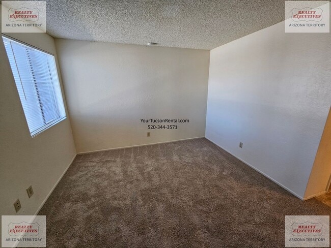 Building Photo - 22nd & Kolb Area Condo - Upstairs unit in Langley Gardens