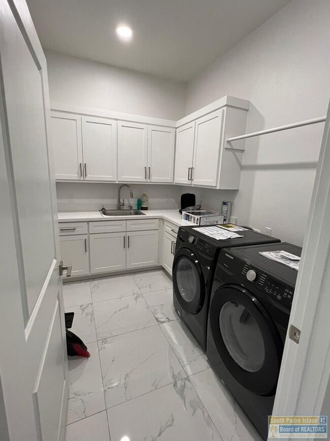 Building Photo - 154 Oleander Dr