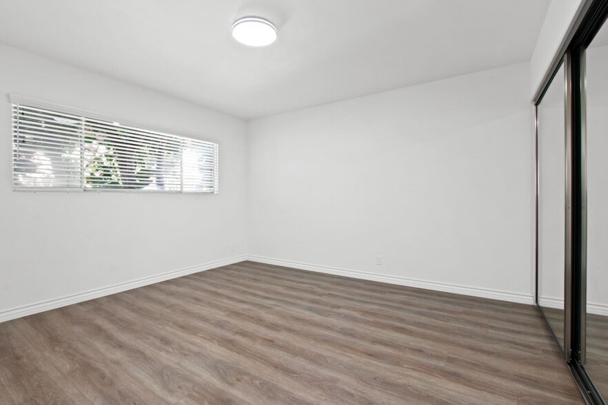 Building Photo - 918 11th St