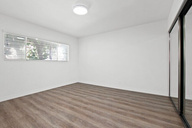 Building Photo - 918 11th St