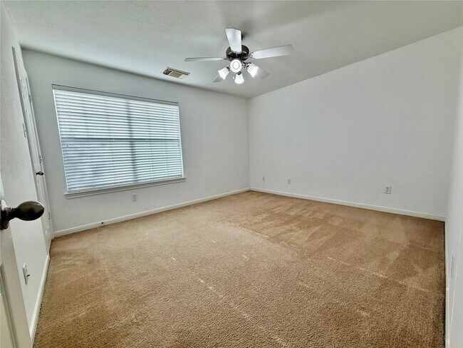 Building Photo - 26 Ebony Oaks Pl
