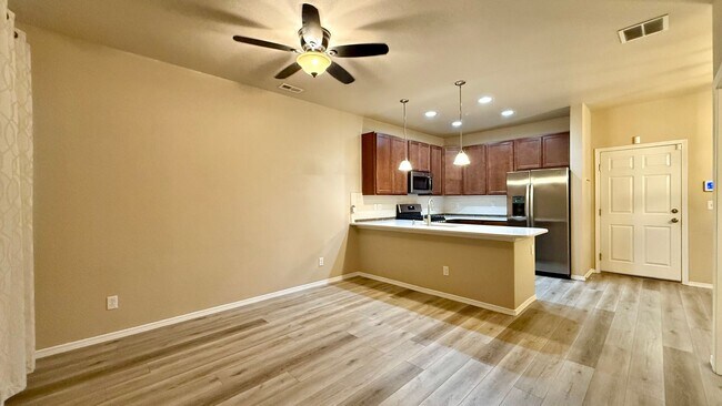 Building Photo - Modern Townhome with Mountain Views in Claremont Ranch