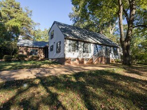 Building Photo - Beautiful home for rent minutes from the J...