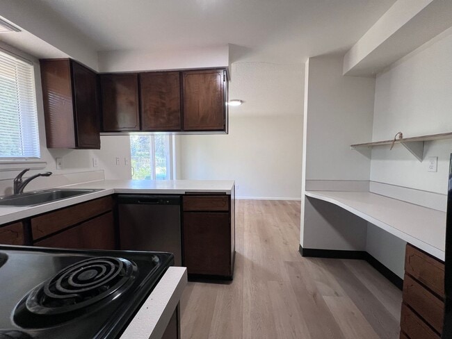 Building Photo - 1106 SW Fox Ct