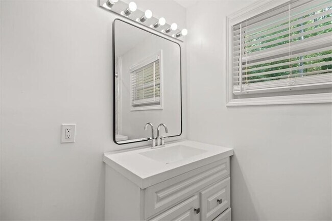 Building Photo - 5300 Binford Pl SW