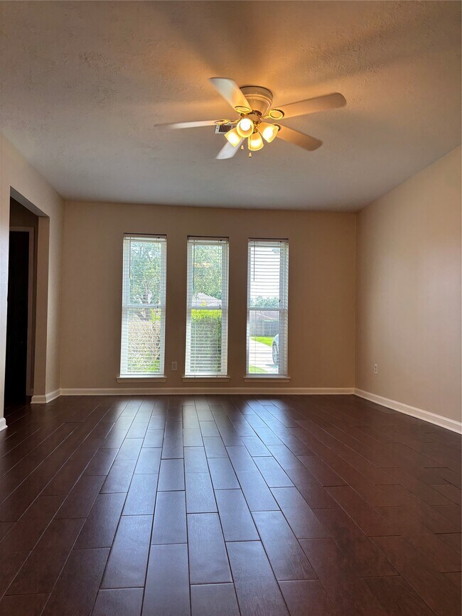 Building Photo - 409 Bellmar Ln