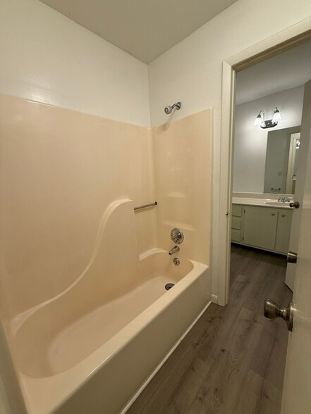 Building Photo - 514 N Petway St