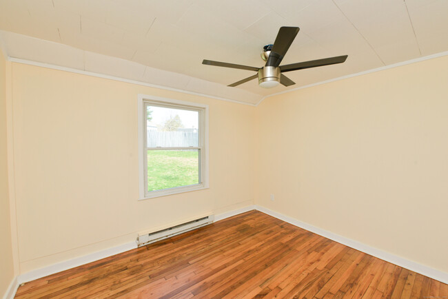 Building Photo - 130 Circle Dr