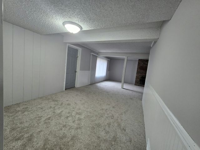 Building Photo - 406 Viking Terrace