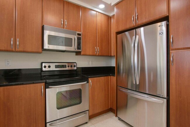 Building Photo - 801 S Olive Ave