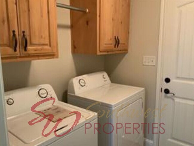 Building Photo - Beautiful 3 Bed / 2 Bath Home in Golf Course Community