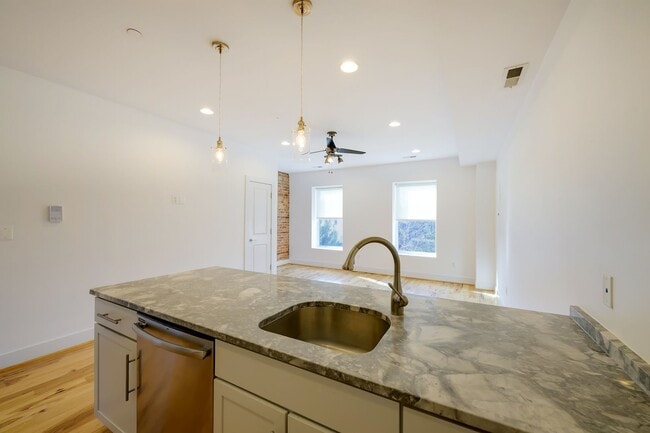 Building Photo - Great 1BR in Columbia Heights