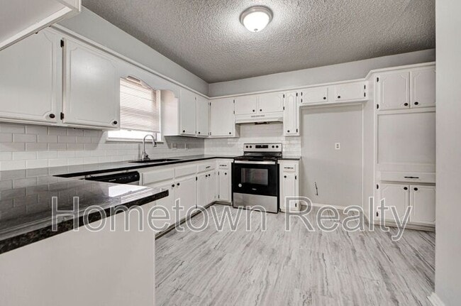 Building Photo - 605 W Clarke St