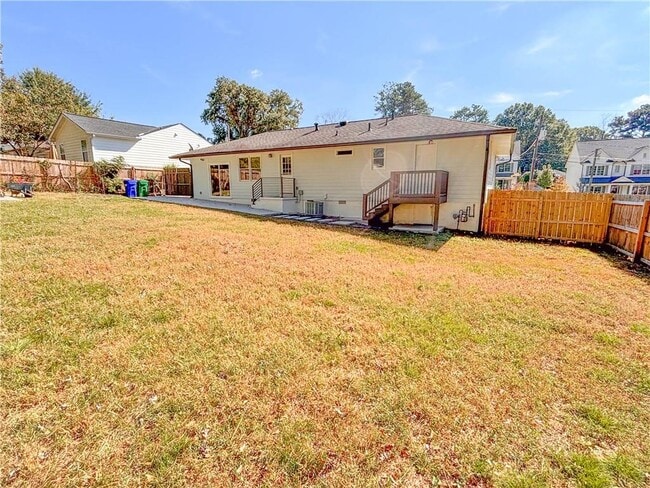 Building Photo - 1912 Canmont Dr NE