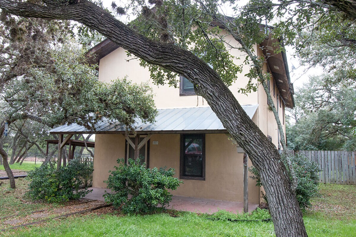 Building Photo - 553 S Old Stagecoach Rd