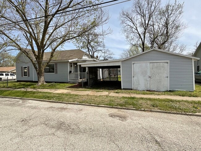 Building Photo - Newly Updated 2 bedroom / 1 bathroom house...