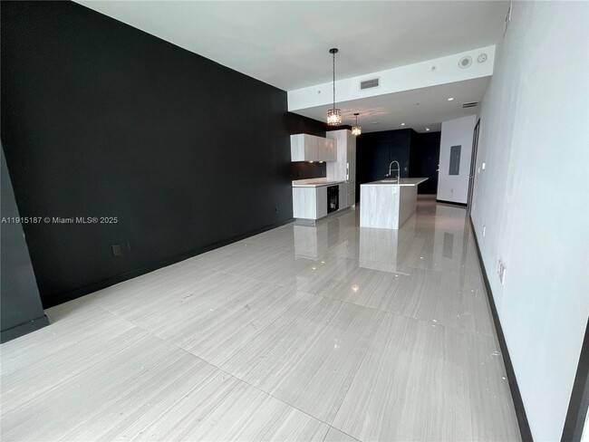 Building Photo - 480 NE 31st St