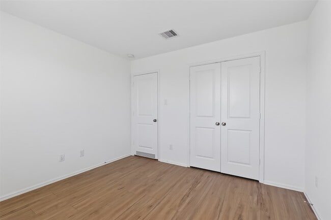 Building Photo - 7402 Clover Chase Dr