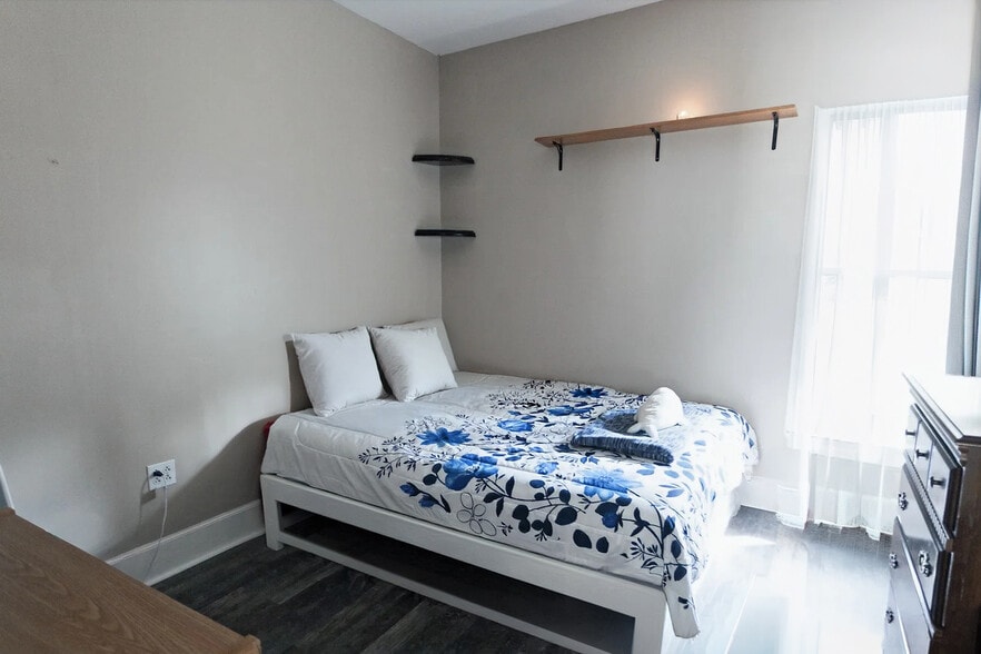 Building Photo - 72 Walnut St