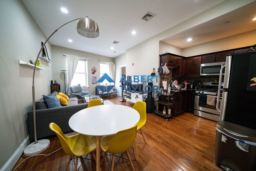 Building Photo - 491 Commonwealth Ave