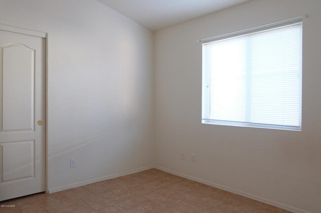 Building Photo - 8042 E Sundew Dr