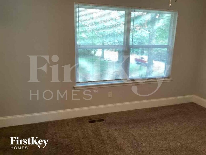 Building Photo - 901 Rich Rd