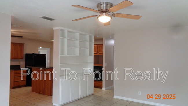 Building Photo - 1204 Crown Dr
