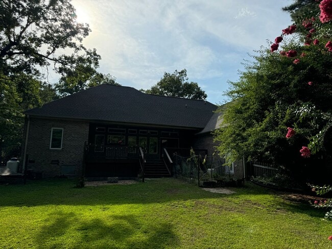 Building Photo - Carolina Lakes!! Close to Marina