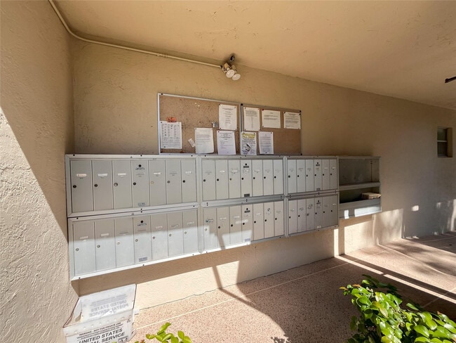 Building Photo - 212 Oxford 400