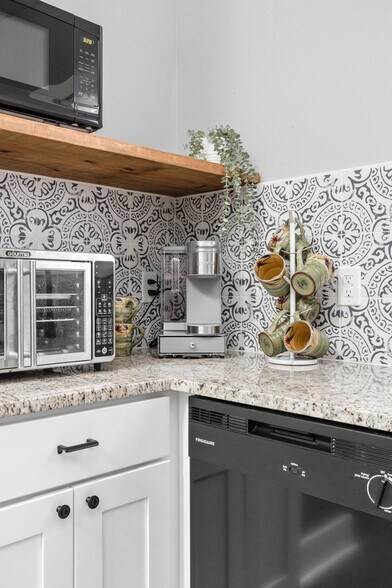 Building Photo - 848 Camp St